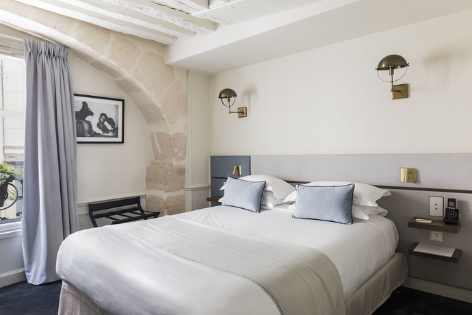 Imagen de la habitación del Hotel Verneuil. Foto 2