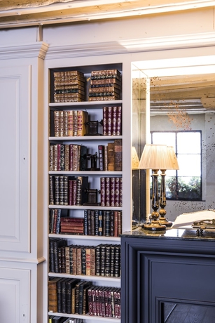 Imagen de los interiores del Hotel Verneuil. Foto 17