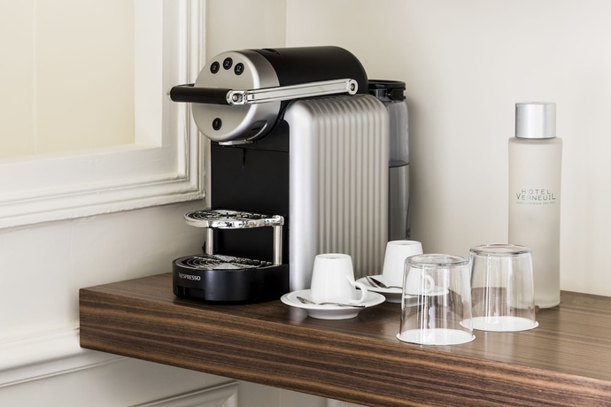 Imagen de la habitación del Hotel Verneuil. Foto 12