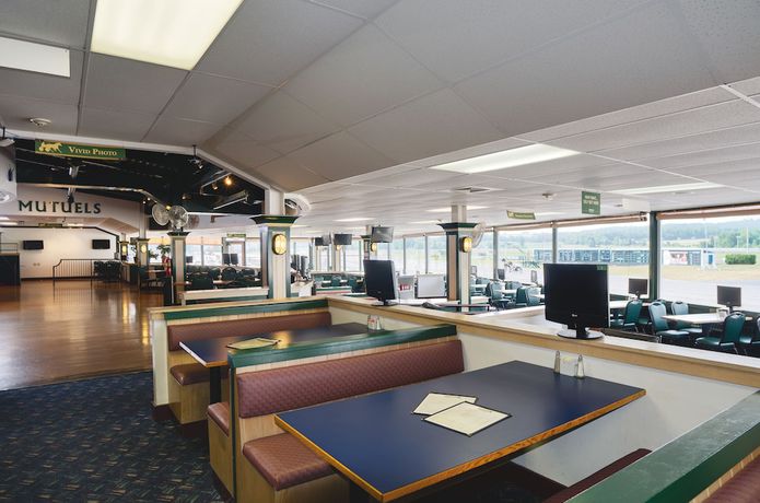 Imagen del bar/restaurante del Hotel Vernon Downs Casino and. Foto 6
