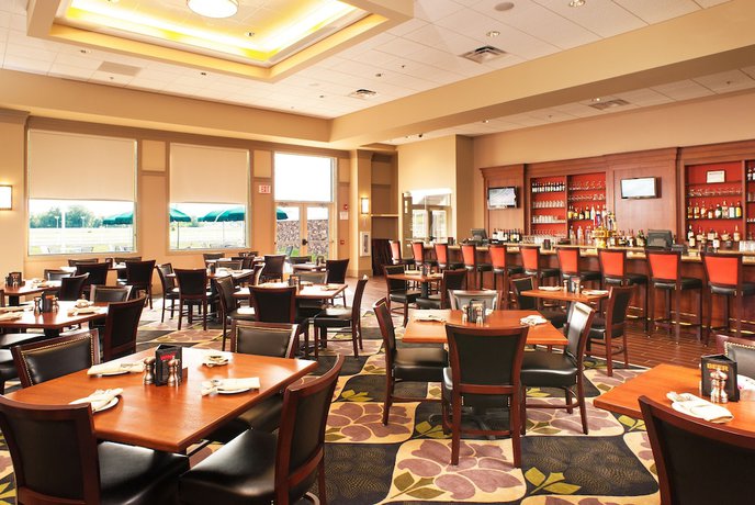 Imagen del bar/restaurante del Hotel Vernon Downs Casino and. Foto 9