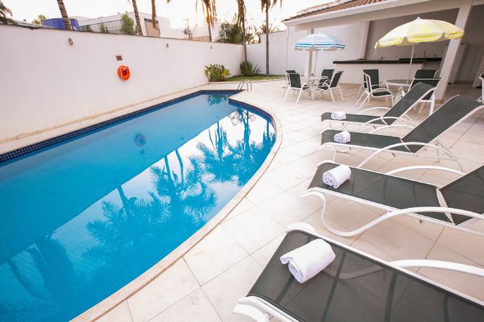 Imagen de la piscina del Hotel Verona Hplus Long Stay. Foto 14