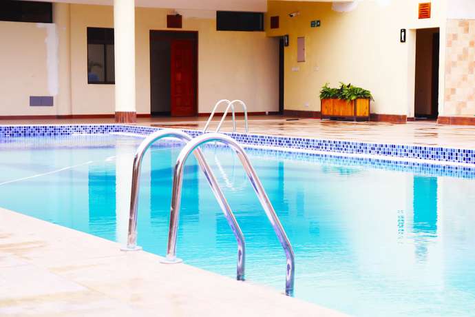 Imagen de la piscina del Hotel Verona and Conference Center. Foto 20