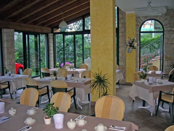 Imagen del bar/restaurante del Hotel Veronesi. Foto 4