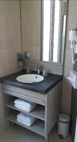 Imagen de la habitación del Hotel Versailles Chantiers. Foto 14