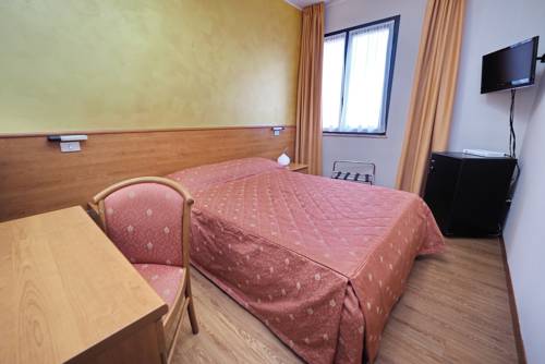 Imagen de la habitación del Hotel Versailles, Colorno. Foto 2