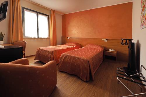 Imagen de la habitación del Hotel Versailles, Colorno. Foto 3