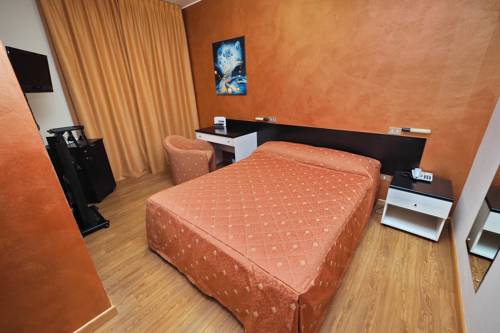 Imagen de la habitación del Hotel Versailles, Colorno. Foto 4