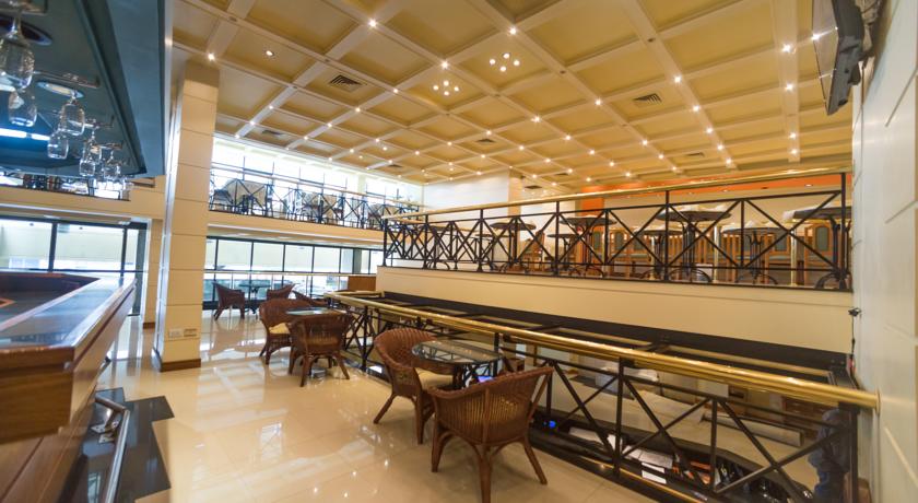 Imagen general del Hotel Versailles. Foto 8