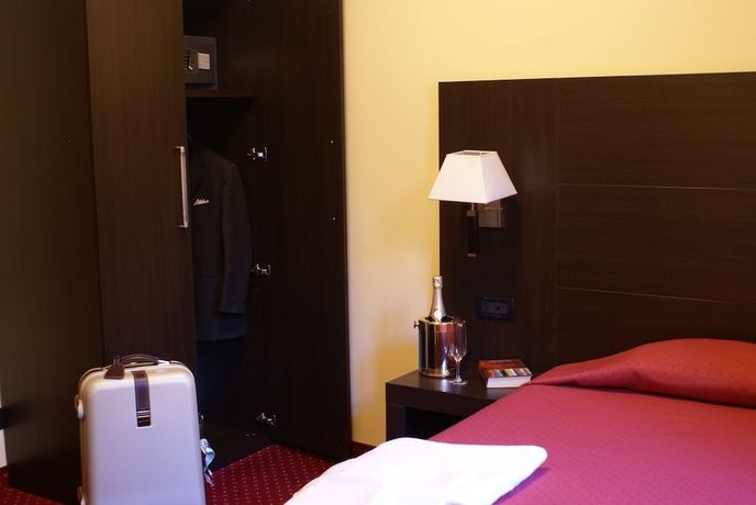 Imagen de la habitación del Hotel Versailles, Ludovisi. Foto 4