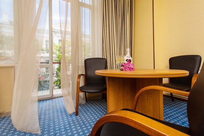 Imagen de la habitación del Hotel Versailles, Vladivostok. Foto 2