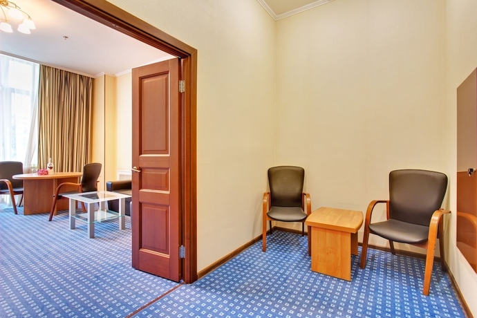Imagen de la habitación del Hotel Versailles, Vladivostok. Foto 12