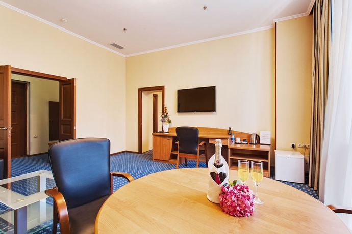 Imagen de la habitación del Hotel Versailles, Vladivostok. Foto 16