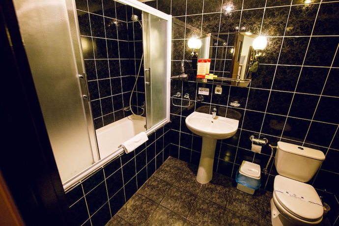 Imagen de la habitación del Hotel Versal Complex. Foto 12