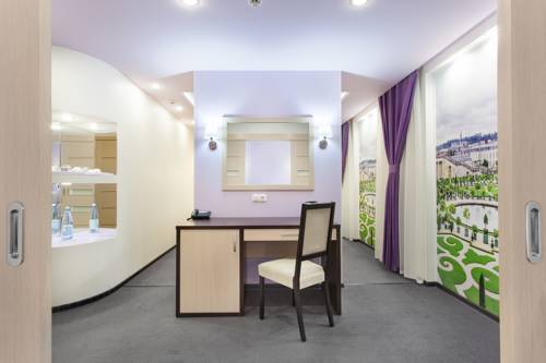 Imagen de la habitación del Hotel Versal, Mineralnye Vody. Foto 4