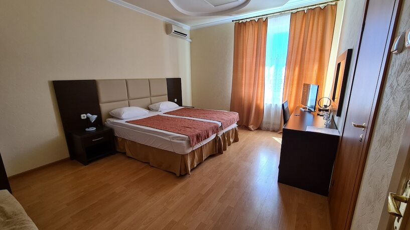 Imagen de la habitación del Hotel Versalles, Maykop. Foto 14