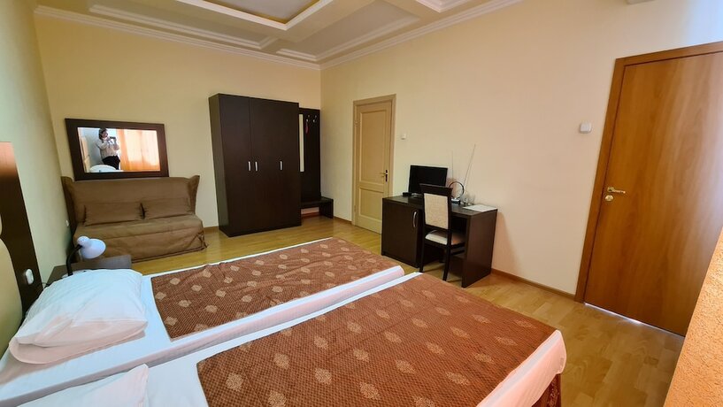 Imagen general del Hotel Versalles, Maykop. Foto 7