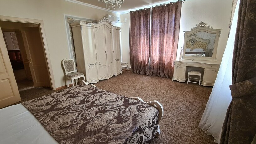 Imagen general del Hotel Versalles, Maykop. Foto 9