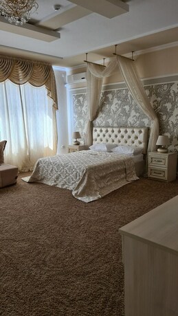Imagen general del Hotel Versalles, Maykop. Foto 12