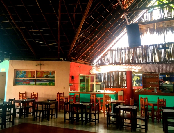 Imagen del bar/restaurante del Hotel Versalles Suites, Canc&uacute;n Centro. Foto 4