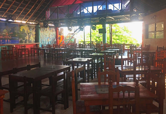 Imagen del bar/restaurante del Hotel Versalles Suites, Canc&uacute;n Centro. Foto 5