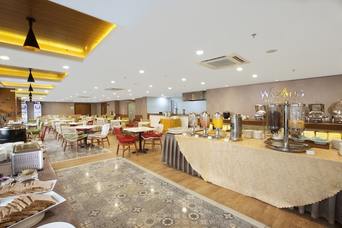 Imagen del bar/restaurante del Hotel Verse Cirebon. Foto 2