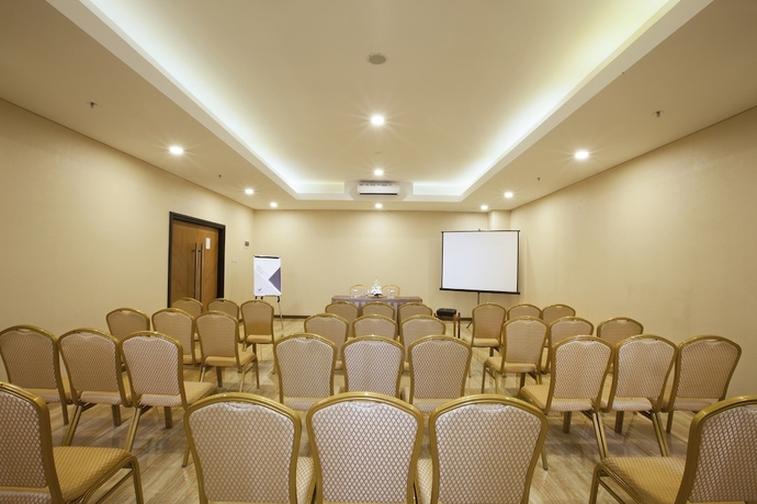 Imagen de los interiores del Hotel Verse Cirebon. Foto 17