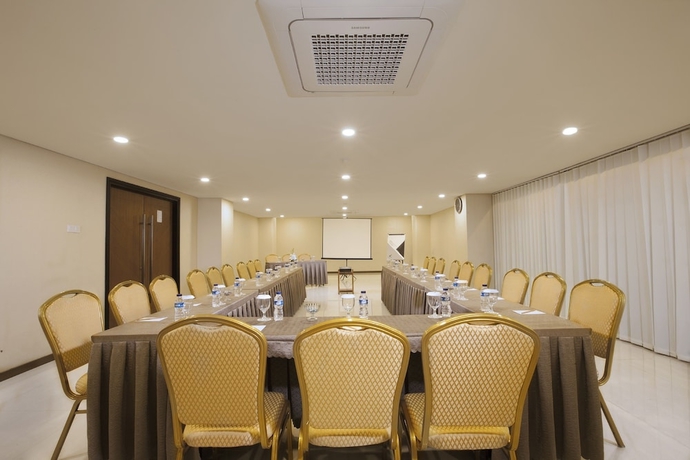 Imagen de los interiores del Hotel Verse Cirebon. Foto 18
