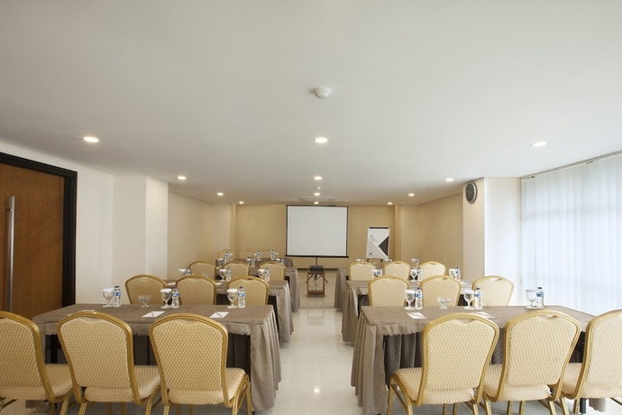 Imagen de los interiores del Hotel Verse Cirebon. Foto 19