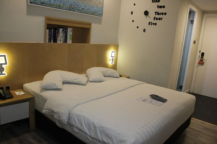 Imagen de la habitación del Hotel Verse Luxe Wahid Hasyim. Foto 16