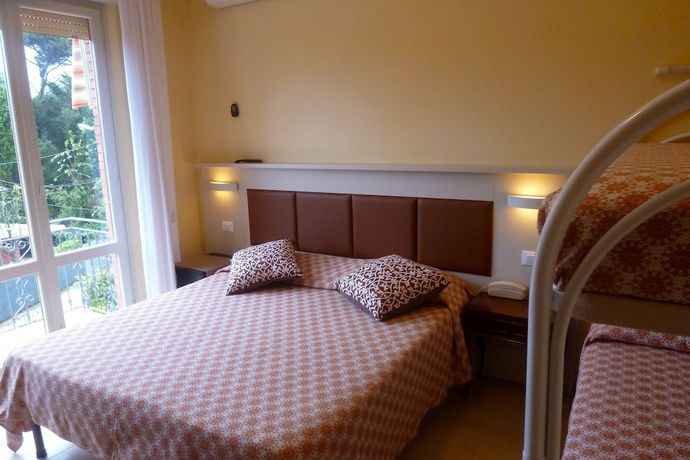 Imagen de la habitación del Hotel Versilia. Foto 8