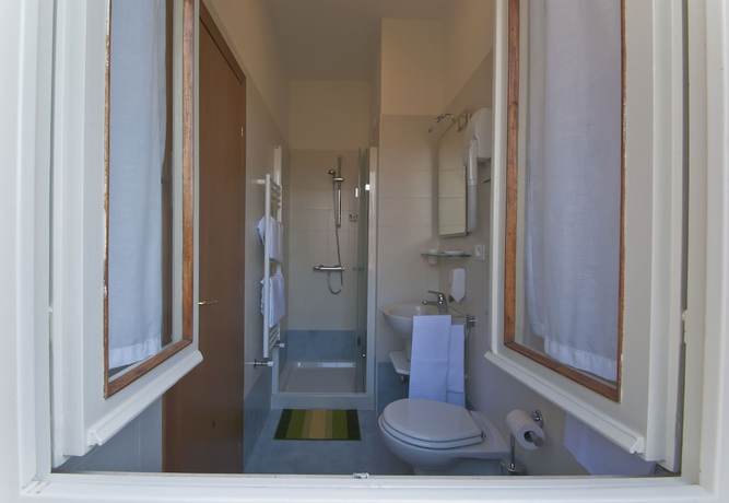 Imagen de la habitación del Hotel Versilia. Foto 9