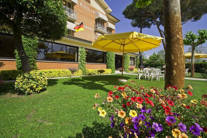 Imagen de los exteriores del Hotel Versilia. Foto 14