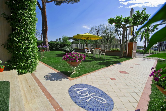 Imagen de los exteriores del Hotel Versilia. Foto 15