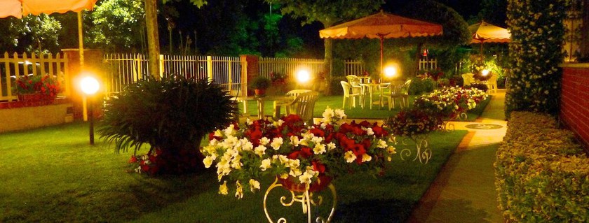 Imagen de los exteriores del Hotel Versilia. Foto 16