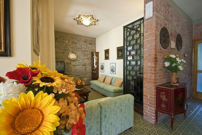 Imagen de los interiores del Hotel Versilia. Foto 20