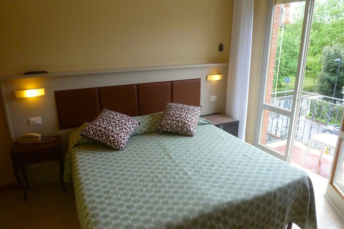Imagen de la habitación del Hotel Versilia. Foto 12