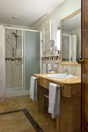 Imagen de la habitación del Hotel Versilia Palace. Foto 9