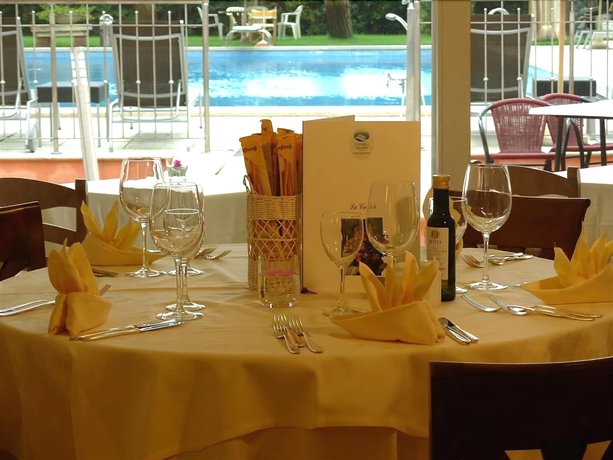 Imagen del bar/restaurante del Hotel Versilia Palace. Foto 3