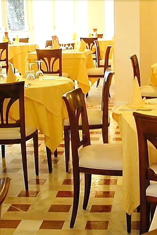 Imagen del bar/restaurante del Hotel Versilia Palace. Foto 5