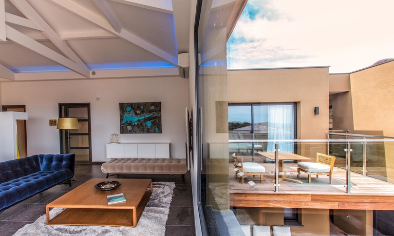 Imagen de los interiores del Hotel Version Maquis Santa Manza. Foto 10