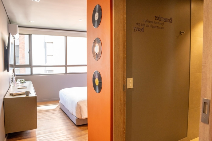 Imagen de la habitación del Hotel Versus. Foto 3