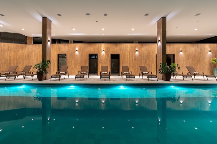 Imagen de la piscina del Hotel Vert Spa. Foto 16