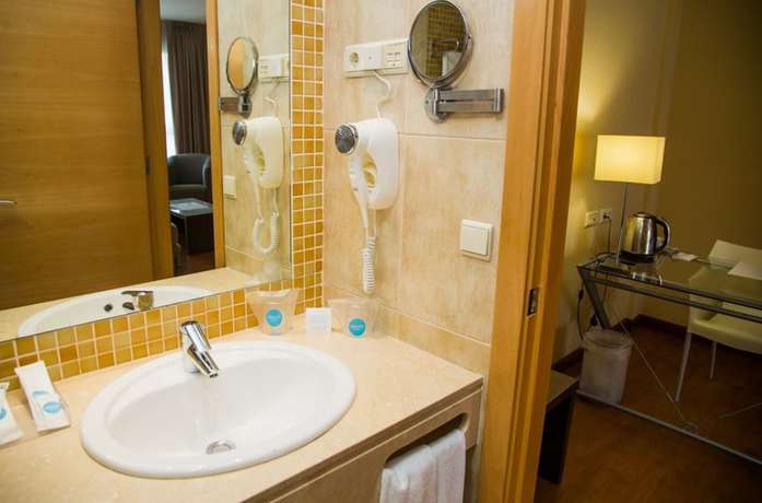 Imagen de la habitación del Hotel Vertice Sevilla. Foto 11