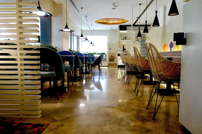 Imagen del bar/restaurante del Hotel Vertice Sevilla. Foto 2