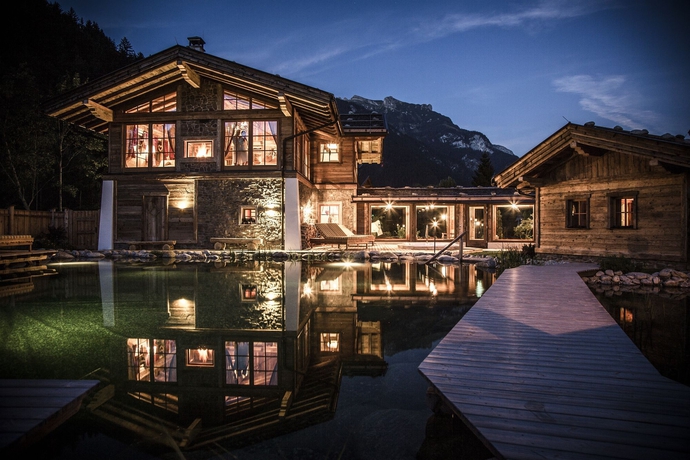 Imagen de los exteriores del Hotel Verwöhnhotel Kristall. Foto 7