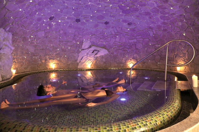 Imagen de la piscina del Hotel Verwöhnhotel Kristall. Foto 16