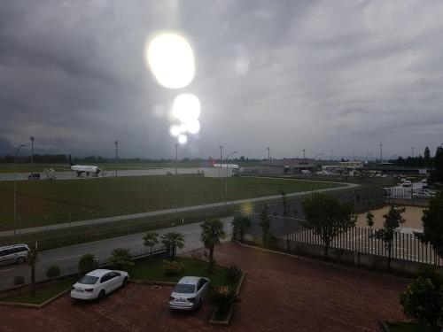 Imagen de los exteriores del Hotel Verzaci. Foto 7
