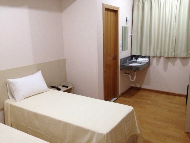 Imagen de la habitación del Hotel Vespasiano, Tel&ecirc;maco Borba. Foto 11