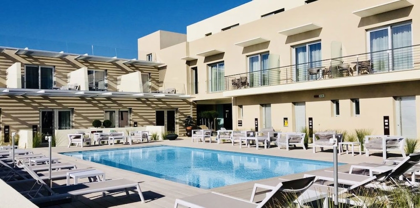 Imagen de la piscina del Hotel Vespucci. Foto 13
